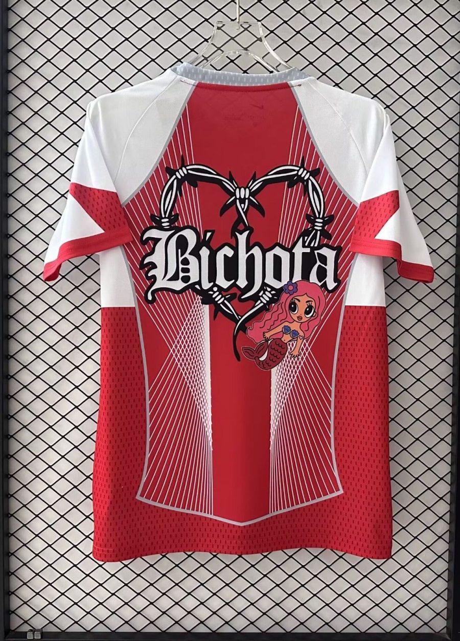maillot-rouge-edition-limitee-fc-barcelona-collaboration-karol-g-tenue-supporter Röd limited edition-tröja FC Barcelona samarbete Karol G supportertröja