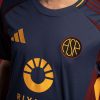 maillot-third-as-roma-saison-deux-mille-vingt-quatre-deux-mille-vingt-cinq Third-tröja AS Roma säsong tvåtusentjugofyra tvåtusentjugofem