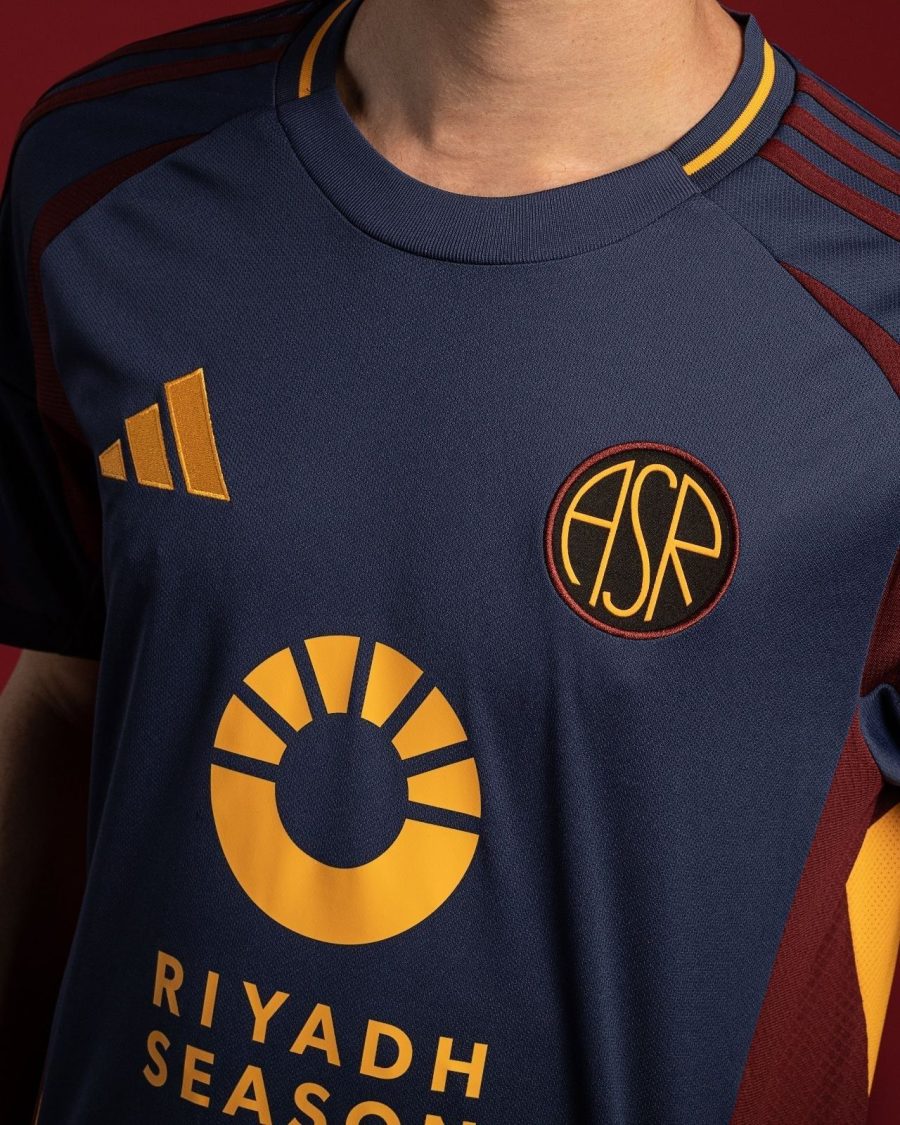 maillot-third-as-roma-saison-deux-mille-vingt-quatre-deux-mille-vingt-cinq Third-tröja AS Roma säsong tvåtusentjugofyra tvåtusentjugofem