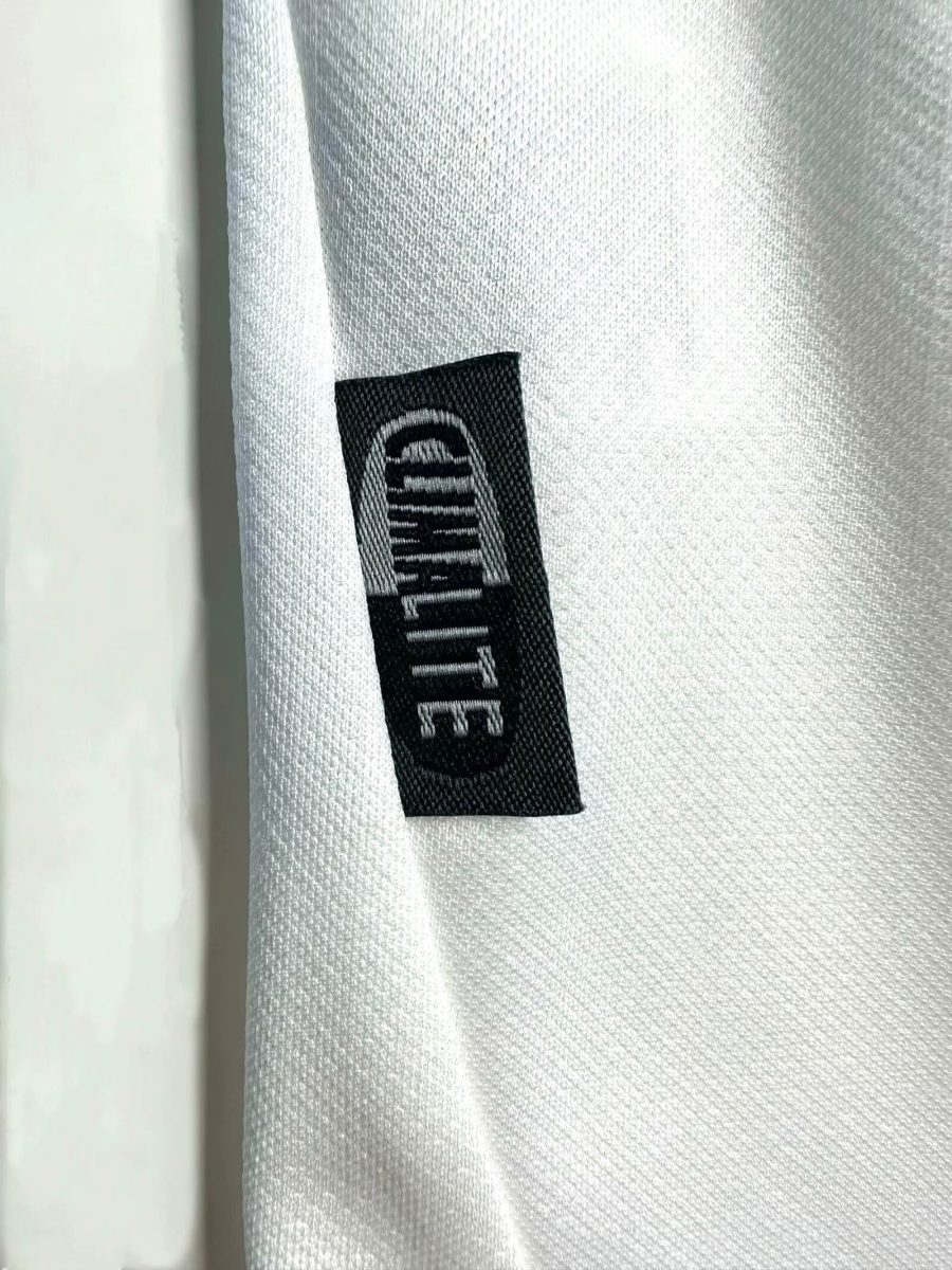 shirt-officiel-real-madrid-domicile-epoque-2001-2002 Officiell Real Madrid hemmatröja från 2001/2002