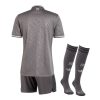 tenue-de-football-enfant-real-madrid-troisieme-maillot-saison-2024-2025-avec-short barnfotbollsset Real Madrid tredje tröja säsong 2024 2025 med shorts