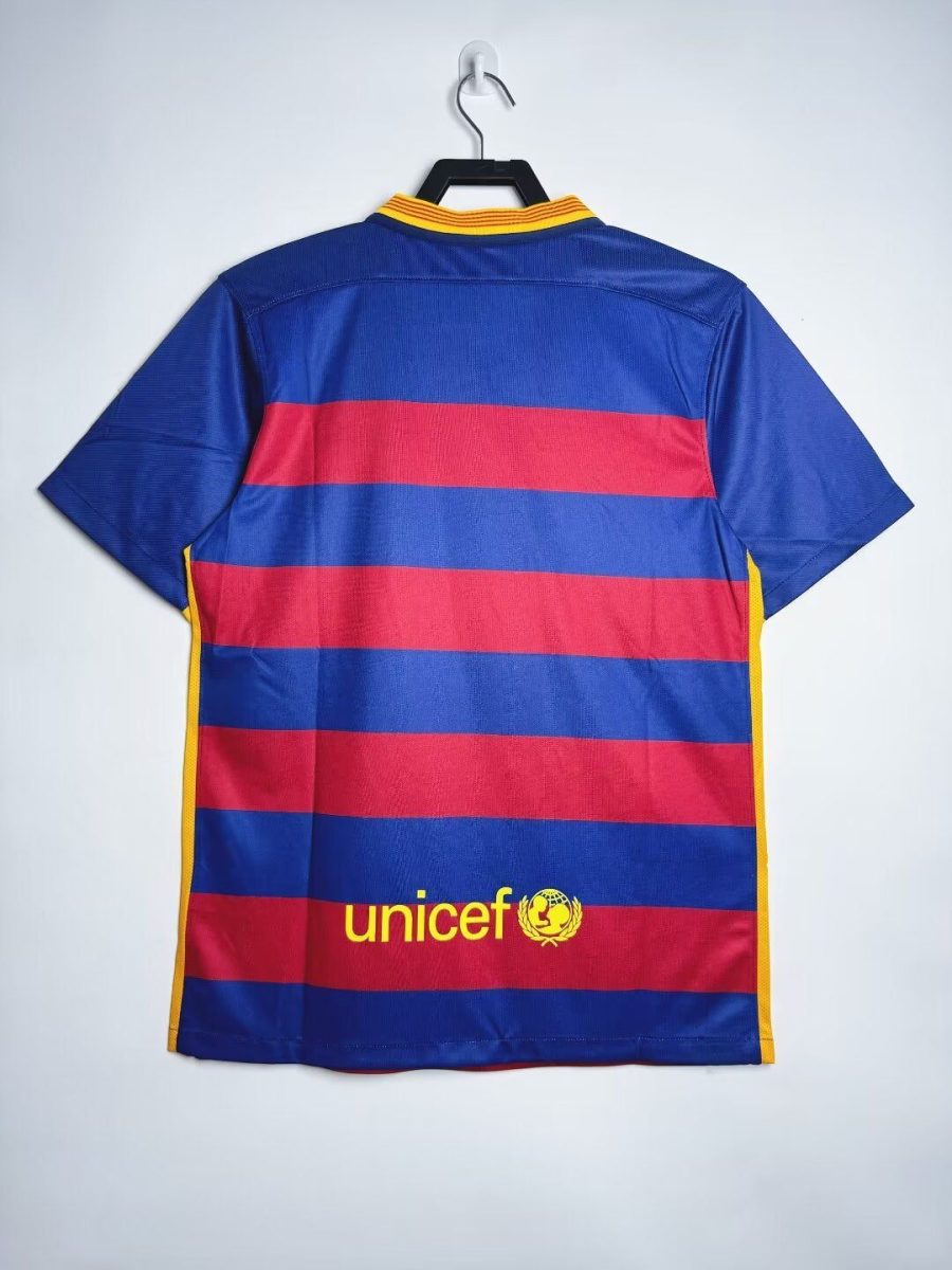 tenue-de-football-fc-barcelone-domicile-modele-deux-mille-quinze-deux-mille-seize tenue de football FC Barcelone domicile modèle deux mille quinze deux mille seize
