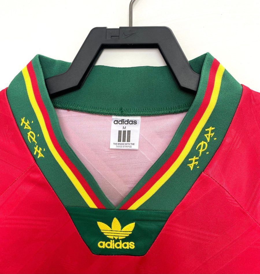 tenue officielle Portugal vintage années quatre vingt dix