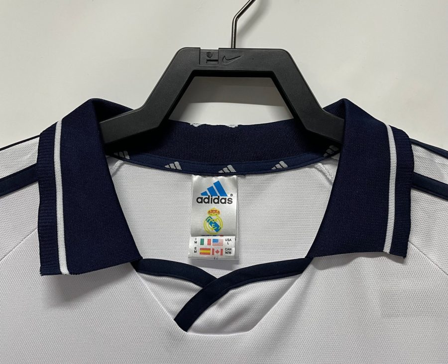 tenue-officielle-real-madrid-a-domicile-edition-vintage Officiell Real Madrid hemmatröja vintage-utgåva