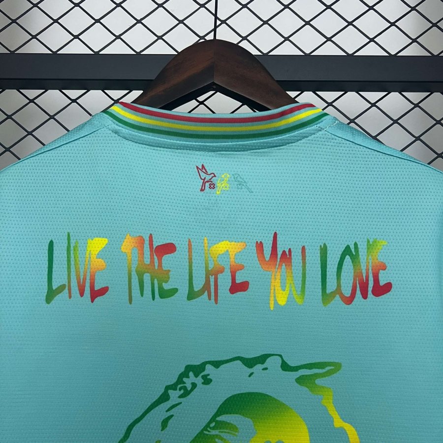 tshirt-football-ajax-amsterdam-hommage-bob-marley-tenue-domicile-2025-2026 Fotbollströja Ajax Amsterdam hyllning Bob Marley hemmatröja 2025 2026