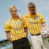 tshirt-officiel-brighton-and-hove-albion-domicile-exterieur-coupe-et-tissu-respirant officiell T-shirt Brighton and Hove Albion hemma borta snitt och andningsbart tyg