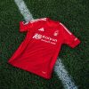 Officiell t-shirt Nottingham Forest FC hemmaställ 2024 2025