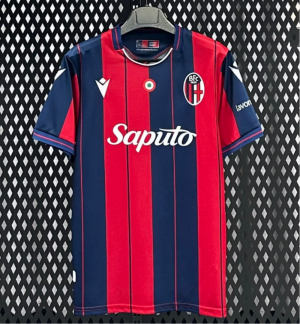 0689b31559456b7e0f0ec39fcf292a9a.png Fotbollströja Bologna Hemma 2025/26