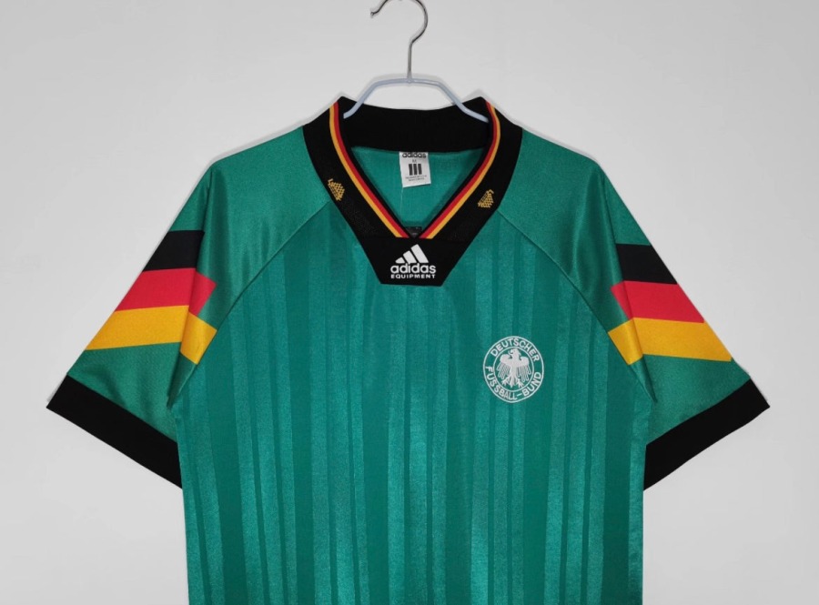 106158FA-CA10-4622-B0ED-D215FF9B53D1.jpg Fotbollströja Tyskland Borta 1992