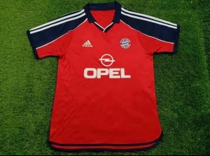 17E2B2F9-C643-49D4-A705-28A2605EFBD9.jpg Fotbollströja FC Bayern München 1999/00 Vintage