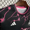 200056d1_540x_08a1f5d7-eff8-416f-ba6e-f06819ef0e41.jpg Real Madrid Svart Rosa Panther Fotbollströja 2024/25