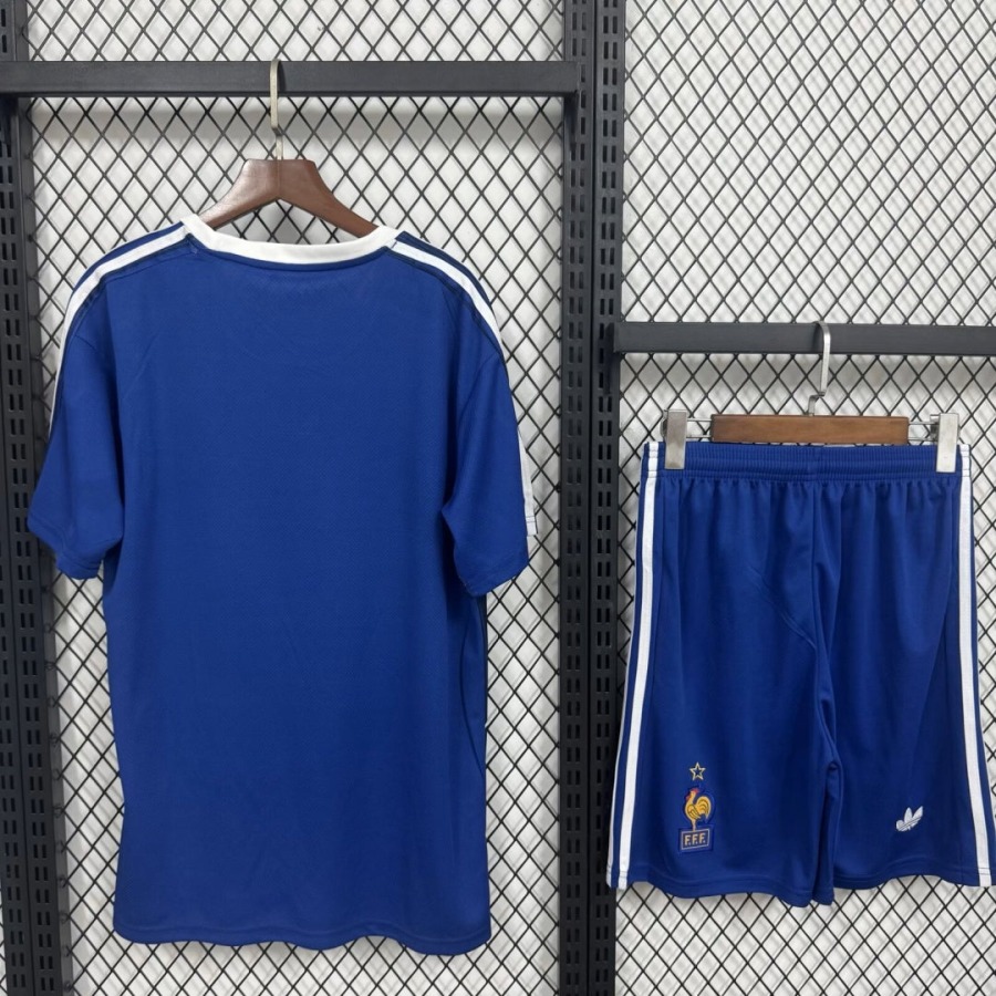 29d41609cfb0fcca5776a6f05e807143.jpg Maillot France 2026 Special Edition Adult
