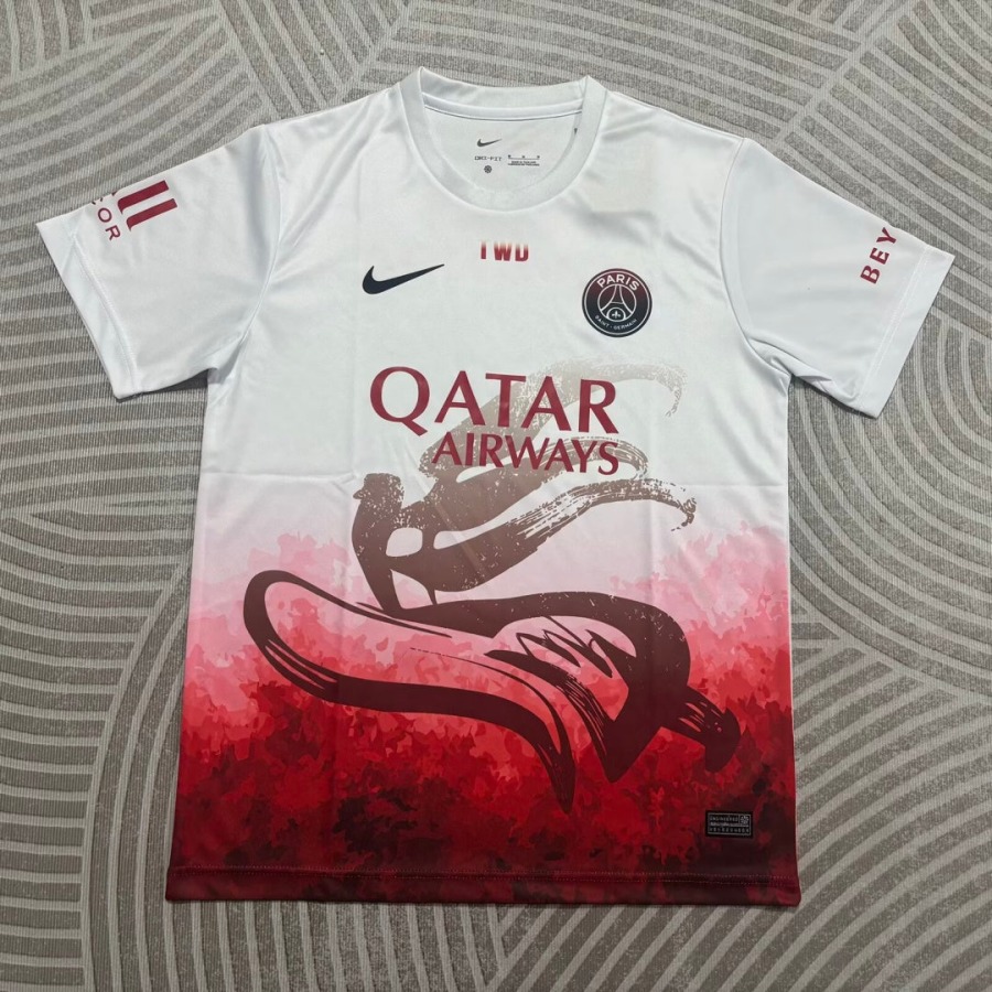 33c7ca3f8f4af9fc53f576b3c4ed2f2f.jpg Maillot PSG 2026 Spécial A