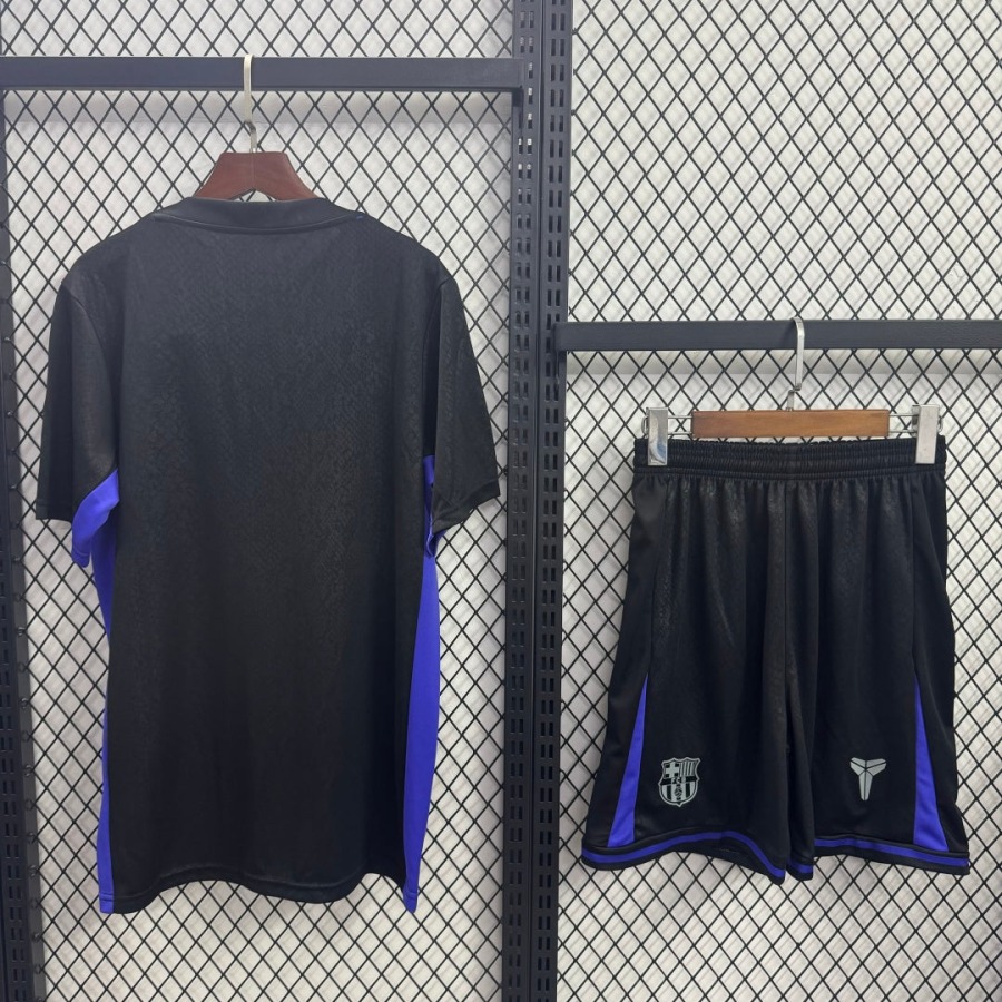 45e2adf42bc65dc3b2345e6e518e5fad.jpg Maillot Barcelone Fourth 2025/26 Adulte