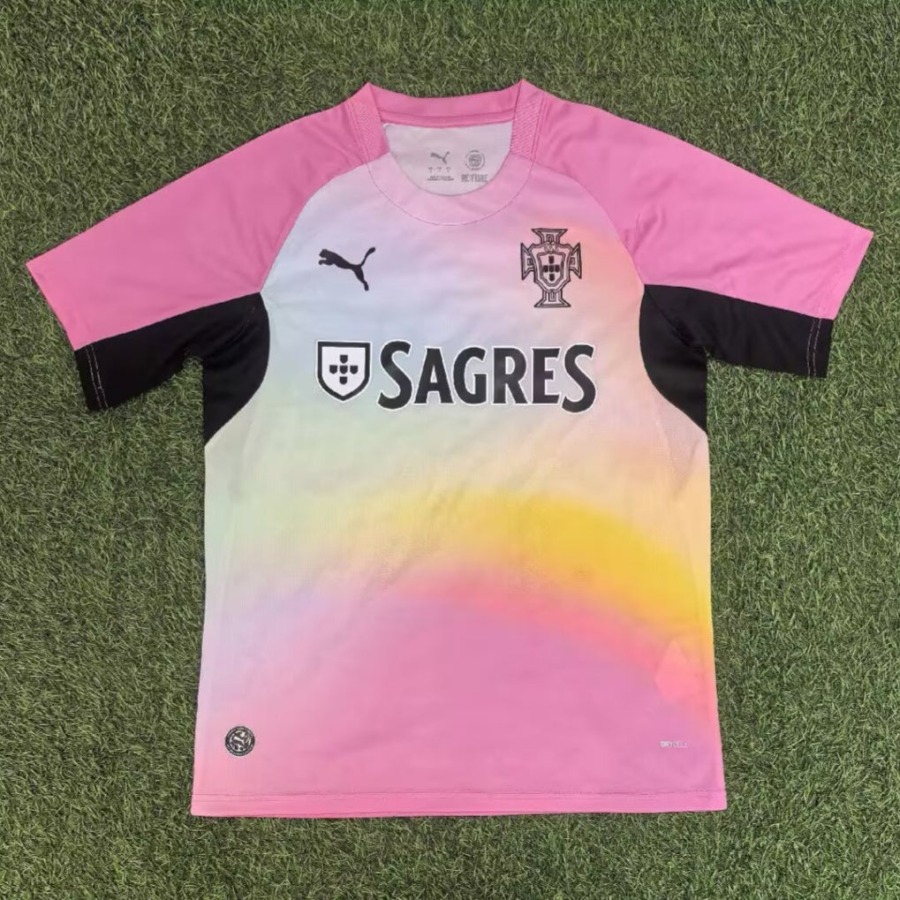 46d16758260cf3df04169bbca155fa06.jpg Fotbollströja Portugal 2026/27 Special Färgglad