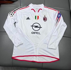 4713BF60-E598-41F2-9954-D776BE08C07A.jpg AC Milan-tröja 2004/05 Borta Långa Ärmar