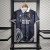 606b9b62170a9721e8f54ee2a26432b2f_540x_a558eb1d-3bce-4ba3-8691-e75d516b5d9b.jpg Real Madrid 2023-2024 Specialutgåva Drake
