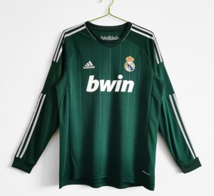 619B293B-A9BD-4E37-BCA9-CA35021A92AF.jpg Fotbollströja Real Madrid Tredjetröja 2012/13 Långa Ärmar