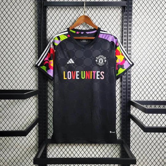 619BAB59-F743-4B07-9360-0CE0F933C3CD_540x_7a56fe95-3037-440d-b3ca-8c9a7f46b775.jpg Manchester United Love Unites Tröja 2024