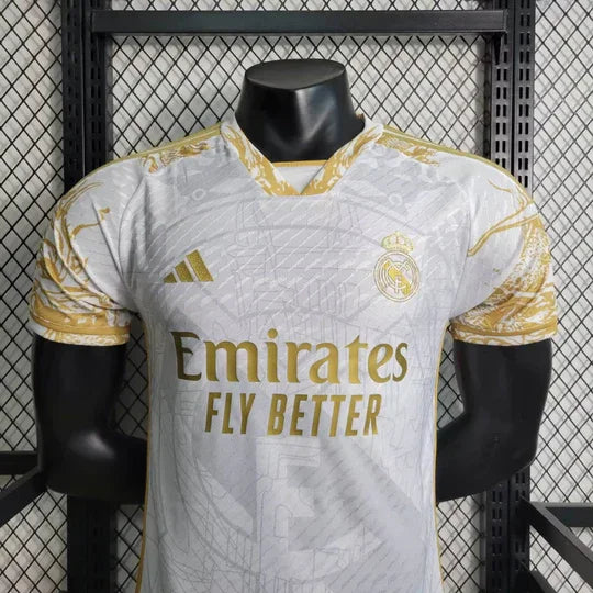 633946B00817522BE8A14BAC2C35CEA9_540x_e4c0c190-6a45-48c6-a916-877ae1968896.jpg Real Madrid tröja 2023-2024 Limited Edition Guld