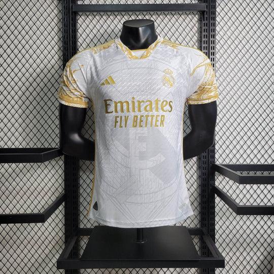 6C0599CAD153A21321A45559BB199506_540x_de0ca004-6ed9-4945-9199-d149088d4608.jpg Real Madrid tröja 2023-2024 Limited Edition Guld