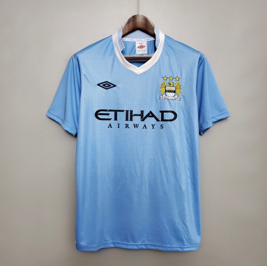 6FA0B542-1D6B-4010-A1E7-975D217DF7A9.jpg Maillot Manchester City Domicile 2011/12