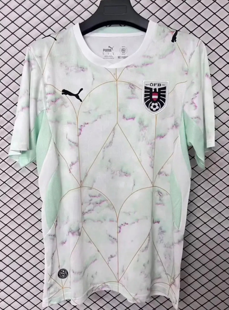 6FA63732-9562-45F7-8AC7-F4B6F357644C.jpg Maillot Autriche Extérieur 2026
