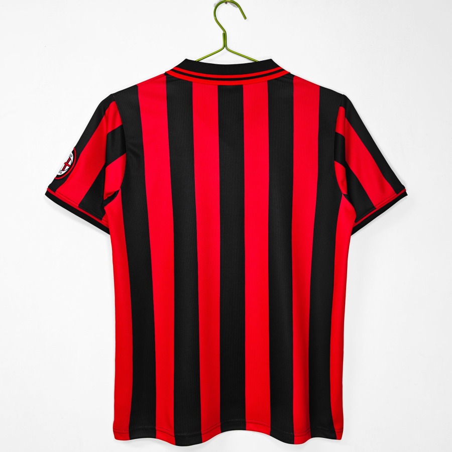 70bf5e9a6e9aabc55564081c38153751.jpg Maillot AC Milan Domicile 1996-1997 Rétro