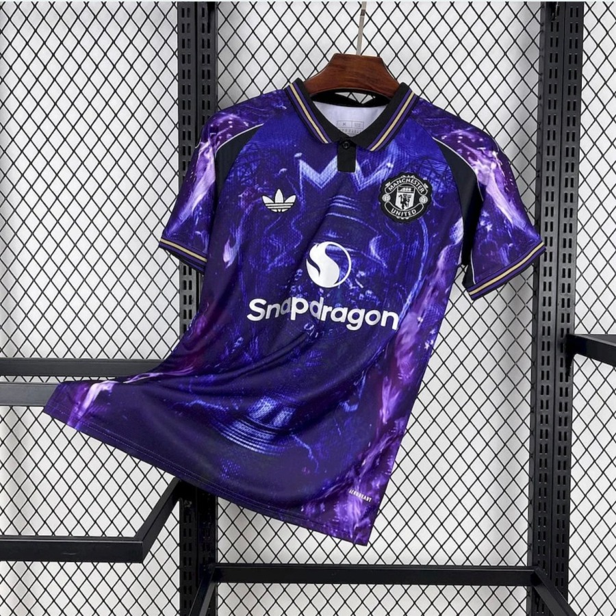 8133702C-5E0B-4370-984C-48361E4783A7.jpg Manchester United 2025/26 Concept Tröja