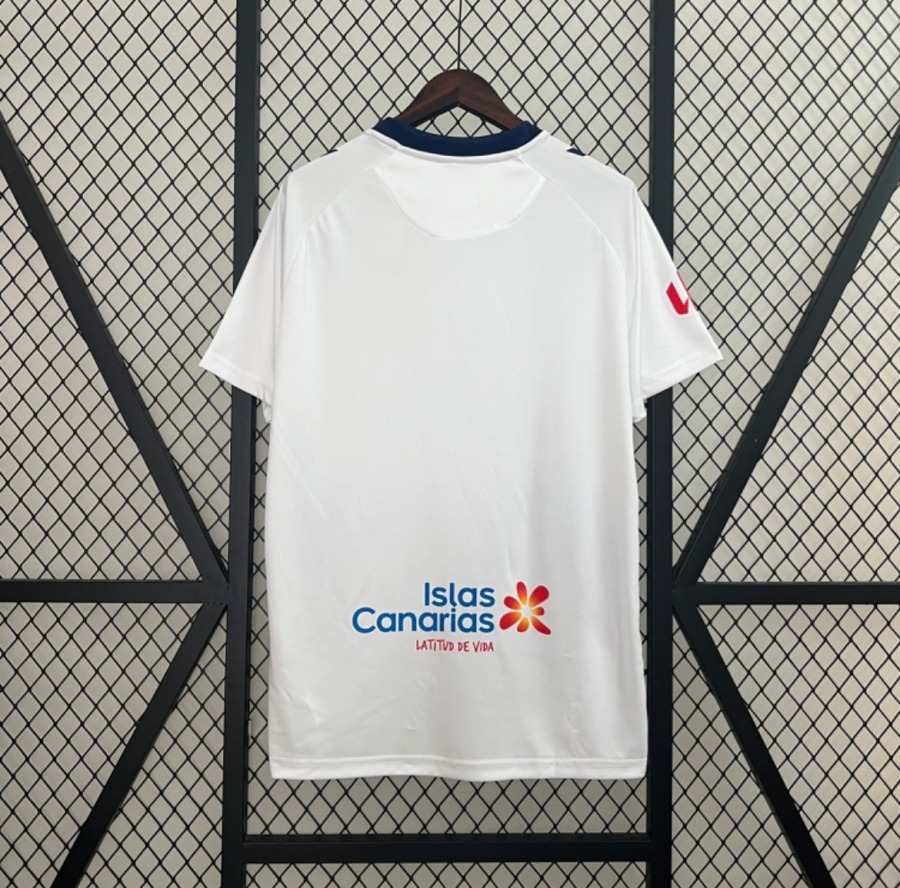849C506E-8ACE-4938-9E22-EFF4059159FC.jpg Maillot Tenerife Domicile 2024/25