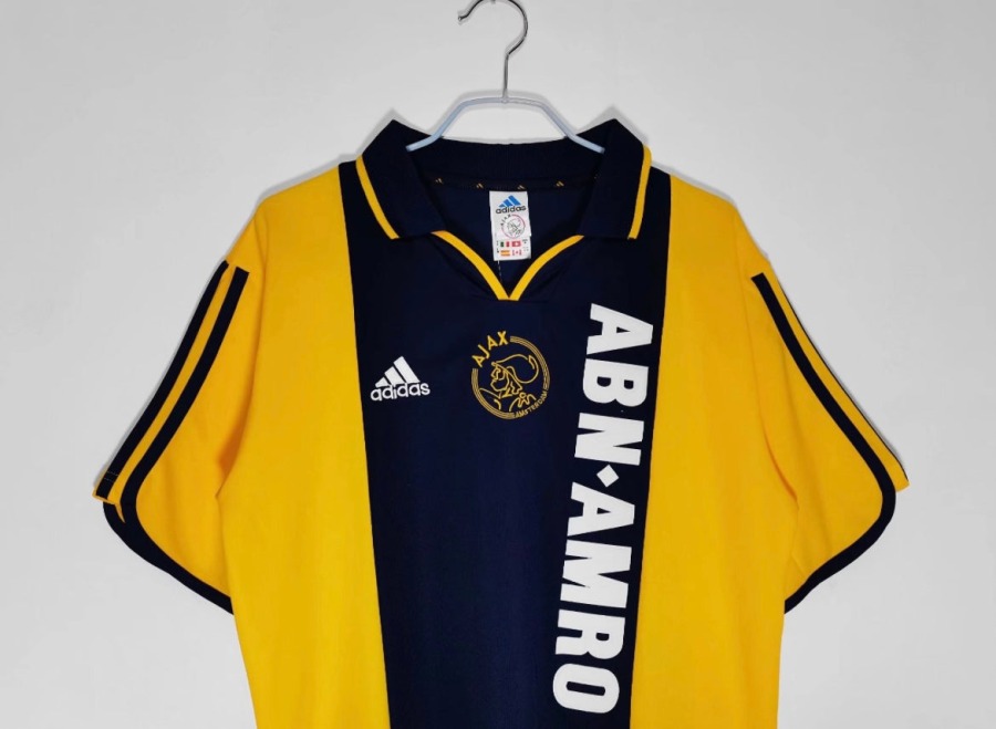 8798F9A6-2BF6-4113-AB9A-F3B8C8741609.jpg Fotbollströja Ajax Amsterdam 2000/01 Borta