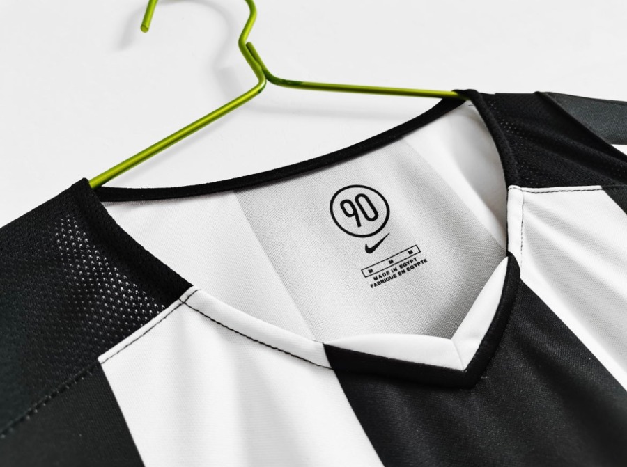 8CF3D548-B09C-4985-89F9-151CCBE6431F.jpg Maillot Juventus Domicile 2004/05