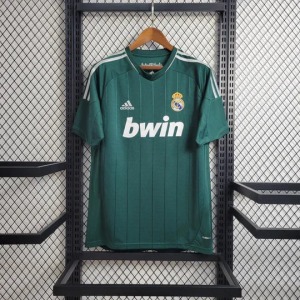 94136901_540x_86e58f9d-4732-4c6d-bb4c-27c7854e14f5.jpg Fotbollströja Real Madrid Retro 2012-2013