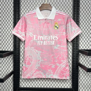 971e59f0afbbf5cb687c09932d8a3293.jpg Fotbollströja Real Madrid 25/26 Polo Rosa Premium