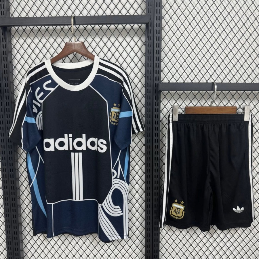 98d9c6acc521d88961edcdbe84d1e0de.jpg Maillot Argentine 2026 Spécial Adult
