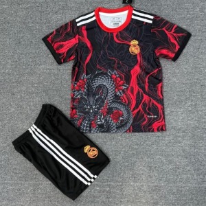 9c13107fcd0f0232de75aa2b10aed518.jpg Fotbollströja Real Madrid 25/26 Barn Röd Special