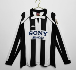 BAE85E28-2CF7-4544-A7A1-9A6B4085170B.jpg Juventus 1997/98 Hemmatröja Långa Ärmar