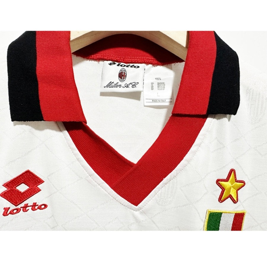 BCBFD9E9-67BD-4B64-BFAA-018F1A4653C3.jpg Fotbollströja AC Milan 1993/94 Borta