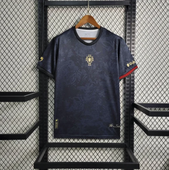 Captured_ecran2024-08-08a19.35.21_9b4e7984-3d1c-4339-becd-36ac0655f74c.png Maillot Portugal 2024/25 Noir Édition Spéciale