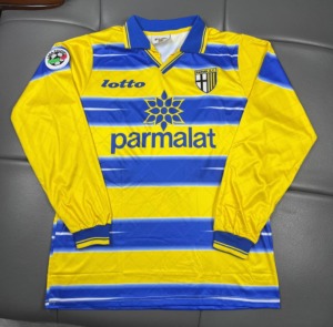E92BB4A2-81F1-459B-9E25-8ED49FA34522.jpg Parma 1998/99 Hemmatröja Långa Ärmar