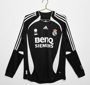 ECB8D9A8-8B9D-4537-B930-A0D9DB4F8357.jpg Fotbollströja Real Madrid borta långa ärmar 2006/07
