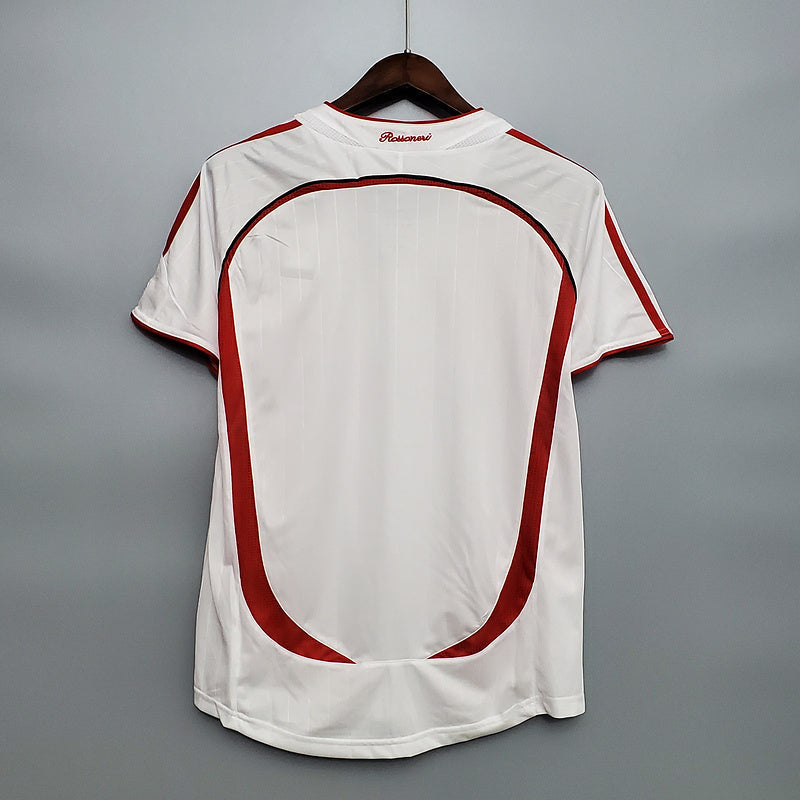 IMG-1273_ad614292-d8a4-41b7-a254-0eae09719758.jpg AC Milan Retrotröja 2006-2007