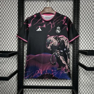 Image_189_610x_crop_center_150486cb-78fe-4f81-9beb-058f63c08ad9.jpg Real Madrid Svart Rosa Panther Fotbollströja 2024/25