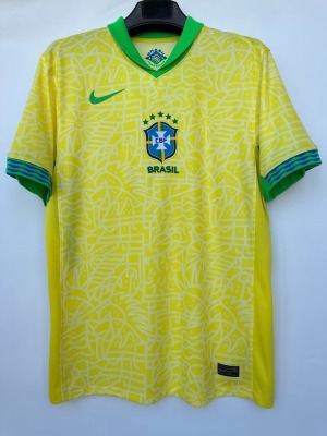 PHOTO-2024-11-17-14-49-57_f054117c-3908-4e99-b48a-aeb741105583.jpg Fotbollströja Brasilien 24/25 Gul Special Edition