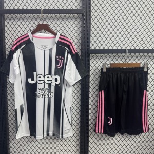 a09129d79846c2a1aba371ba1f938c86.jpg Juventus Hemmatröja 2025/26 Vuxen