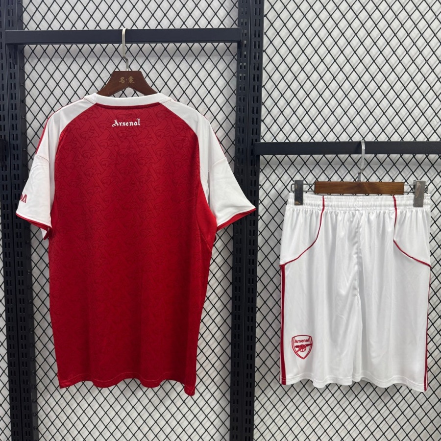 b21f22fc7cf8917599a83fd36a5077a0.jpg Arsenal Hemmatröja 2025/26 Vuxen