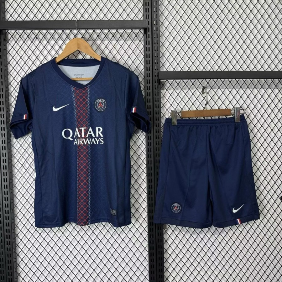 c2903ab57a3edf3f2c2c47dce033dfaa_8ab23bb1-864d-412d-b86e-53eb86b1a6cf.jpg Fotbollströja PSG Hemma 2025/26 Vuxen