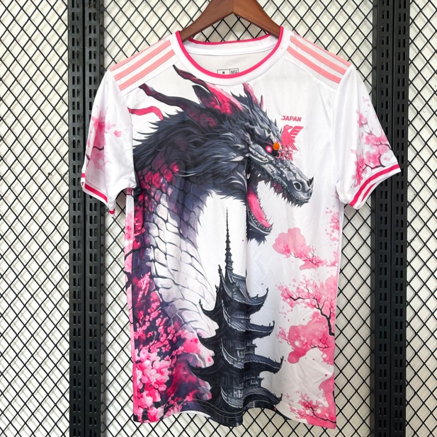 cfbd5744b0b4ca5bc491eef45635c113_63251471-e574-4a9d-81ba-9bd9d6070493.jpg Maillot Japon 25/26 Édition Spéciale Dragon Blanc