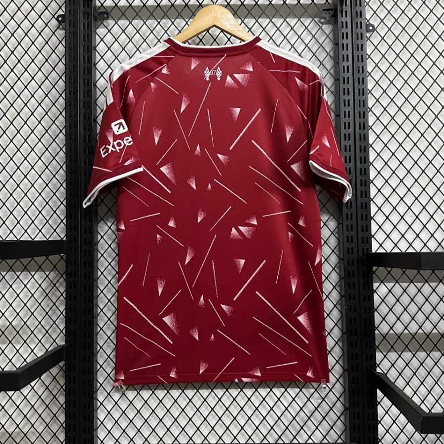 f7014b8571f0c2e4df5cbc8460c44076.jpg Fotbollströja Liverpool 2026/27 Hemma