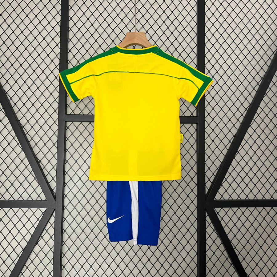 image_56_6a3d618a-7c35-405b-9e5c-3b9efbef02a6.png Fotbollströja Brasilien Retro Barn 24/25